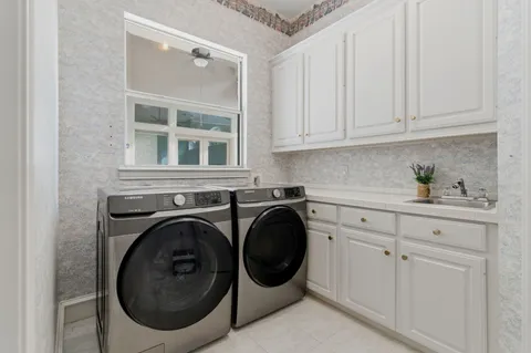 $1,068,000 | 6 Harbor Cove Drive, The Woodlands, TX 77381