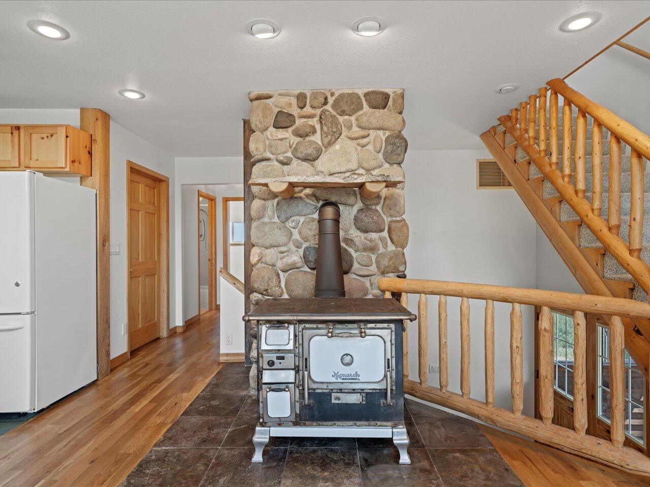 55 Valley View Road Ridgway, CO 81432 - Photo 11 of 39 a view of entryway with wooden floor