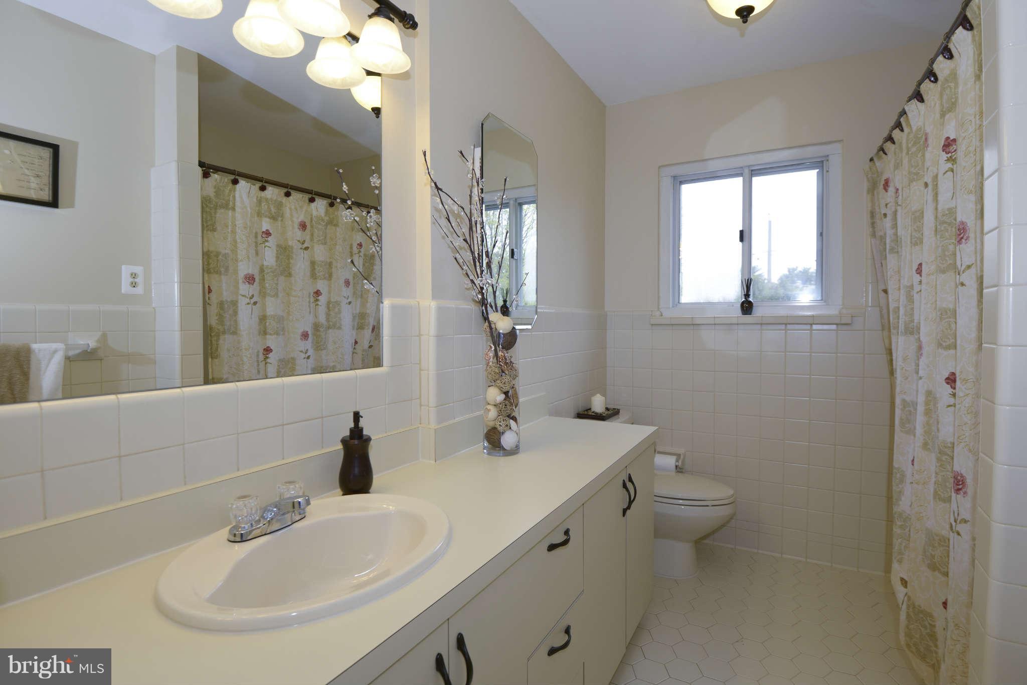 1206 Redcliffe Road Baltimore, MD 21228 - Photo 14 of 24 Bath