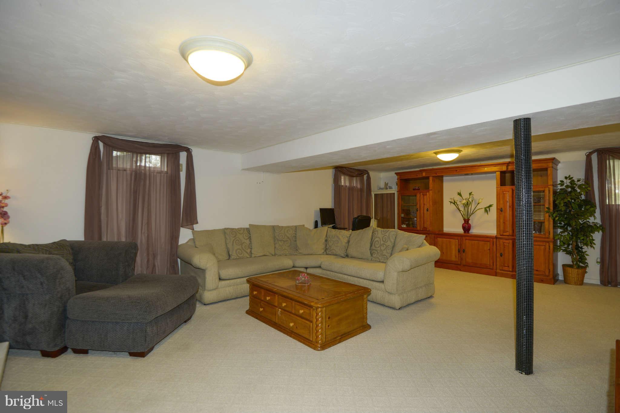 1206 Redcliffe Road Baltimore, MD 21228 - Photo 15 of 24 Family Room