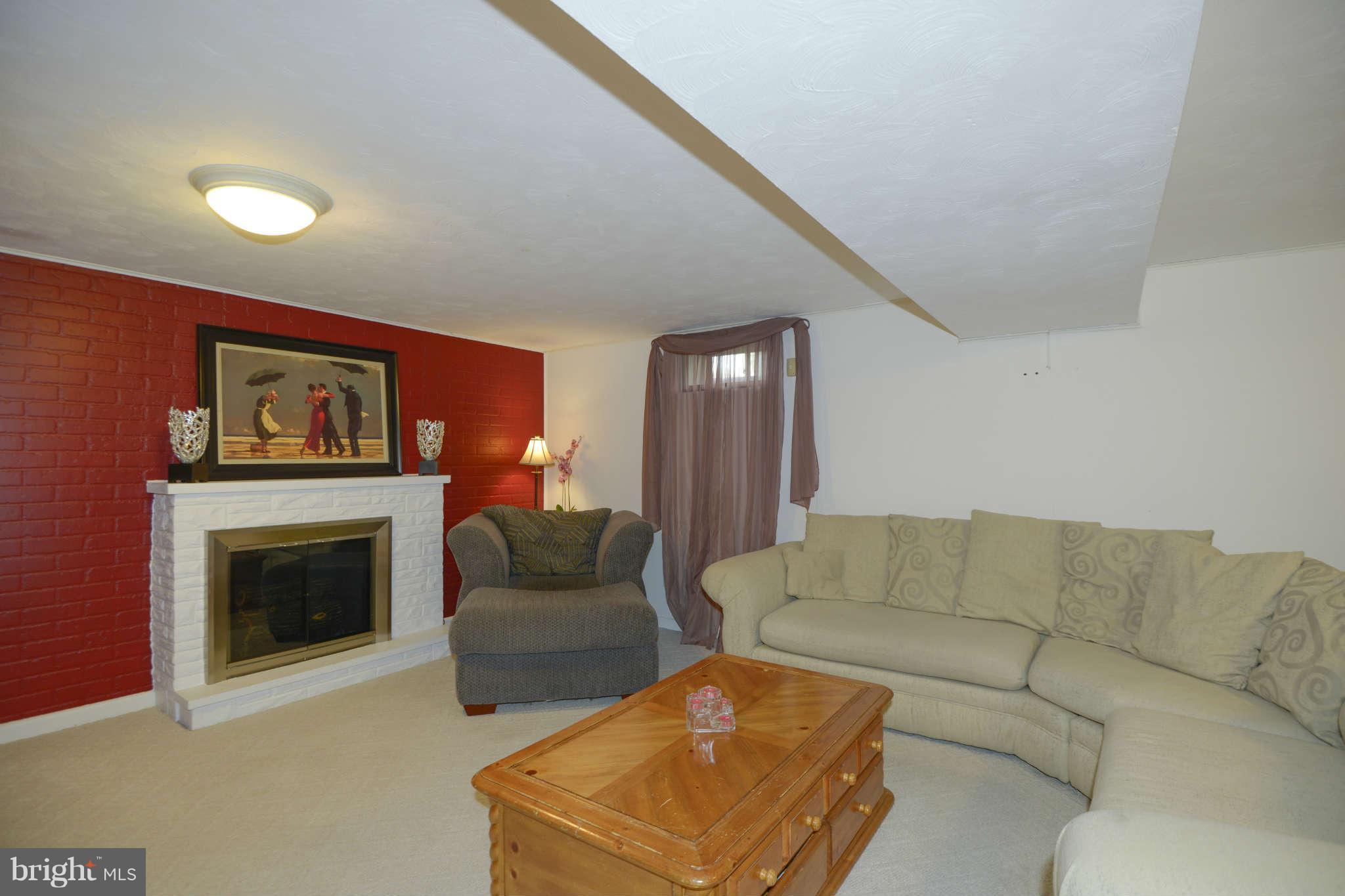 1206 Redcliffe Road Baltimore, MD 21228 - Photo 16 of 24 Family Room