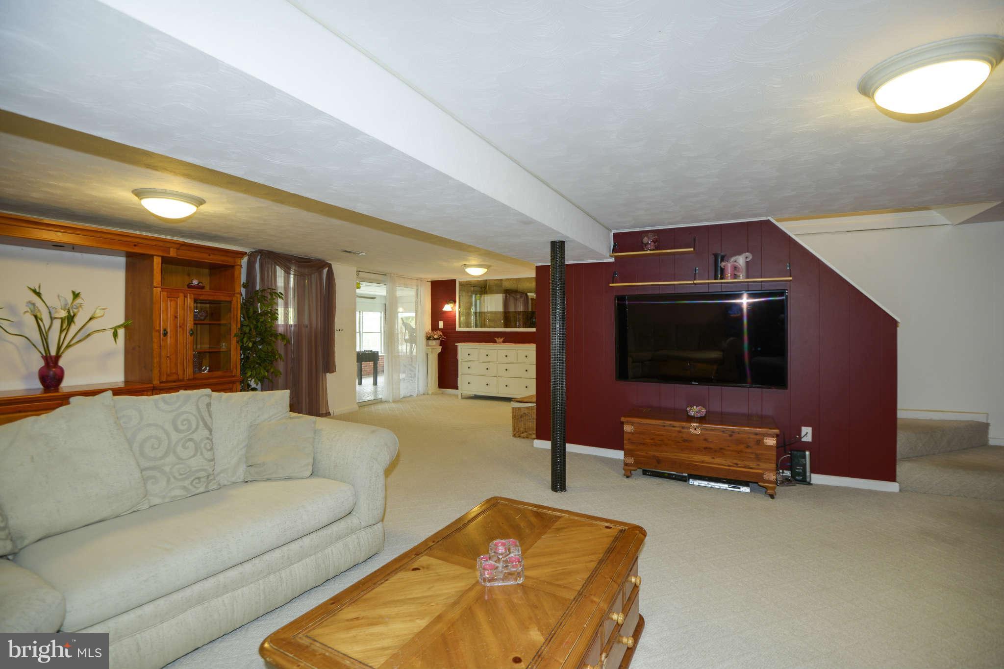1206 Redcliffe Road Baltimore, MD 21228 - Photo 17 of 24 Family Room