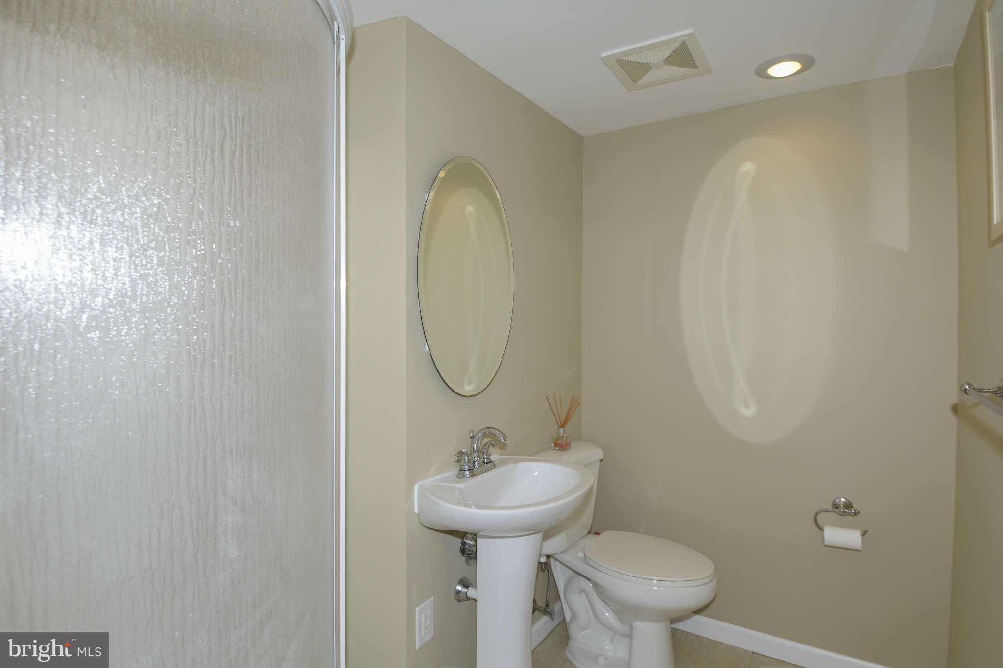 1206 Redcliffe Road Baltimore, MD 21228 - Photo 19 of 24 Bath