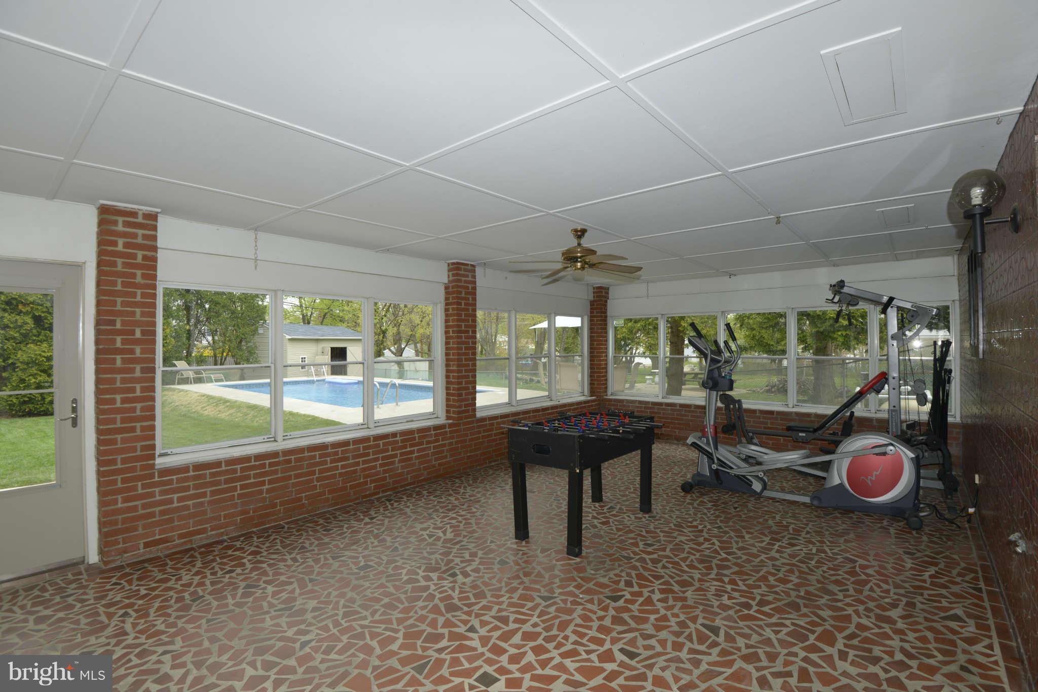 1206 Redcliffe Road Baltimore, MD 21228 - Photo 20 of 24 Sunroom
