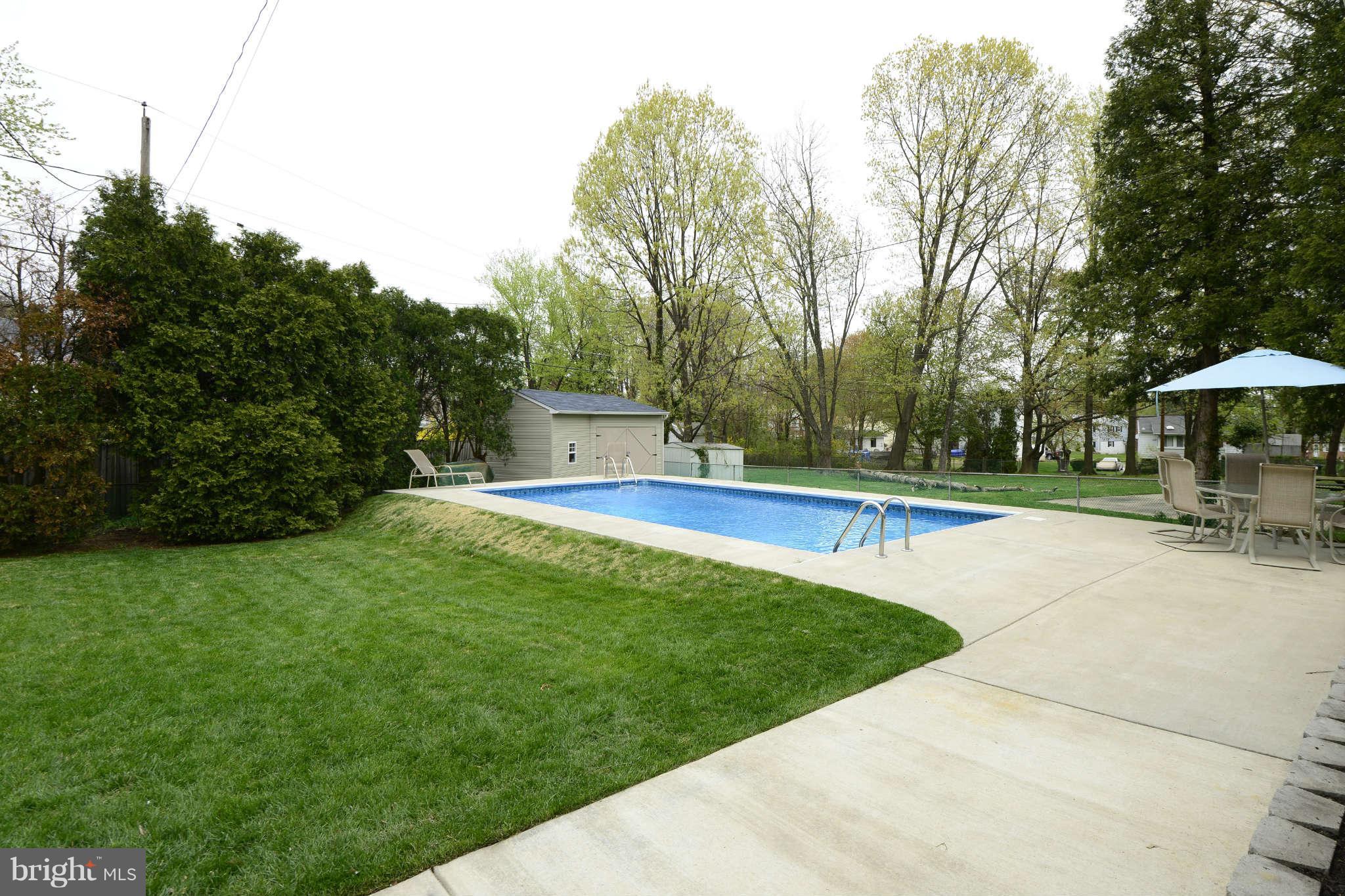 1206 Redcliffe Road Baltimore, MD 21228 - Photo 22 of 24 In-Ground Pool