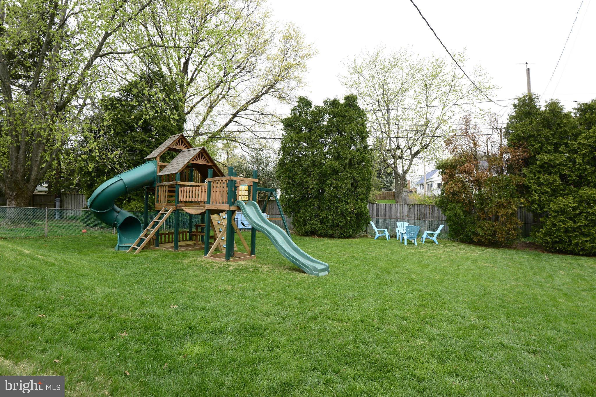 1206 Redcliffe Road Baltimore, MD 21228 - Photo 23 of 24 Spacious Fenced-in Yard