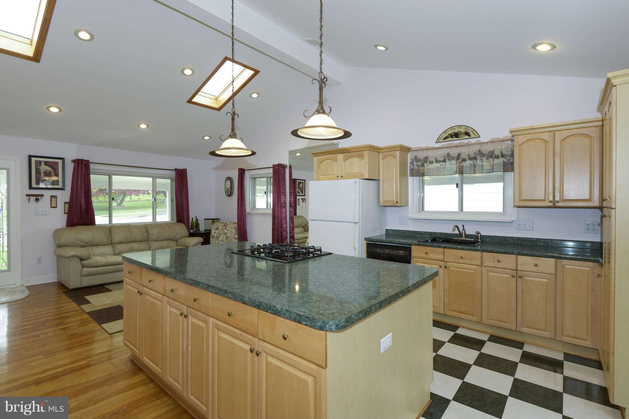 1206 Redcliffe Road Baltimore, MD 21228 - Photo 6 of 24 Kitchen