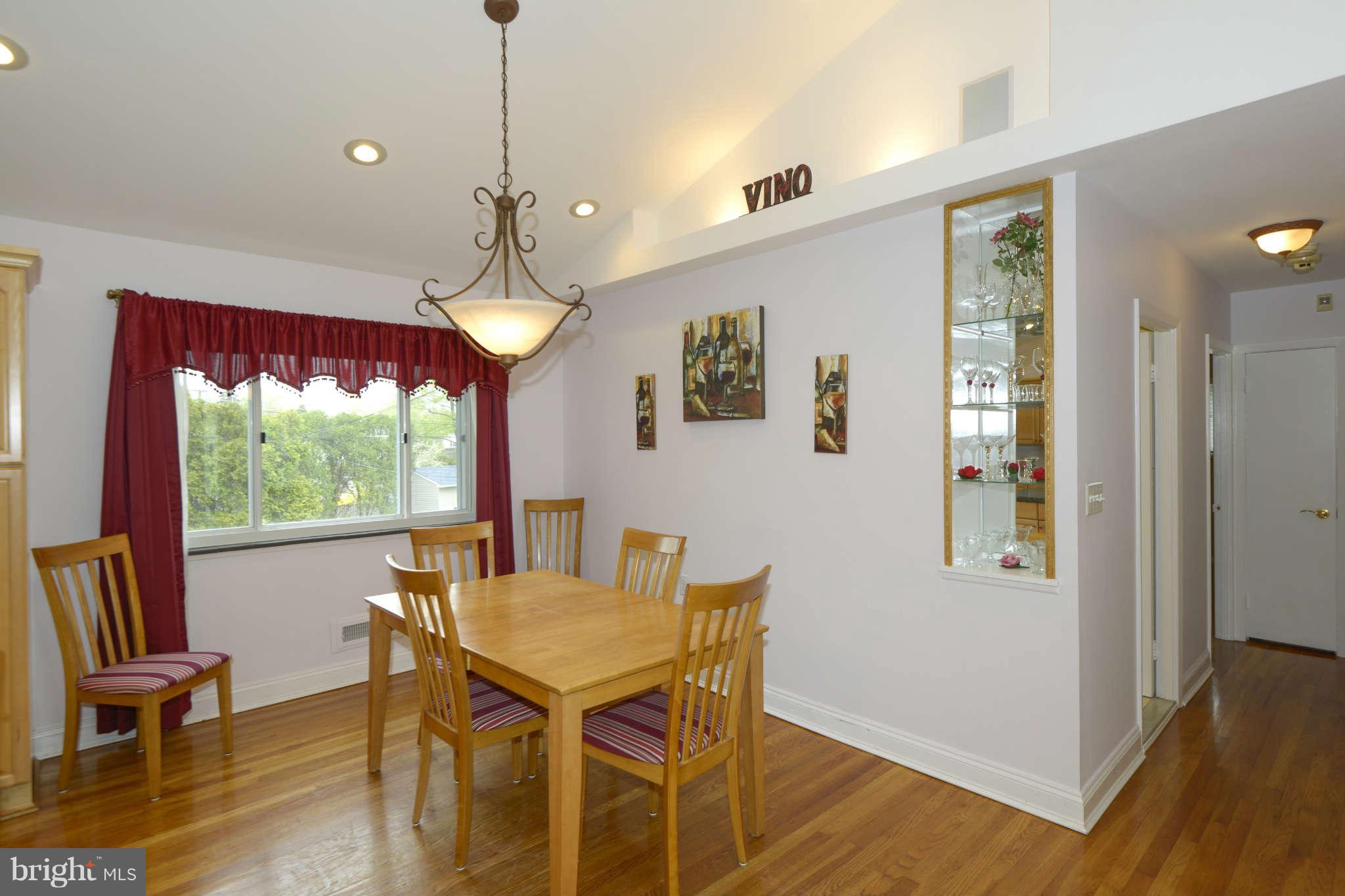 1206 Redcliffe Road Baltimore, MD 21228 - Photo 9 of 24 Dining Room