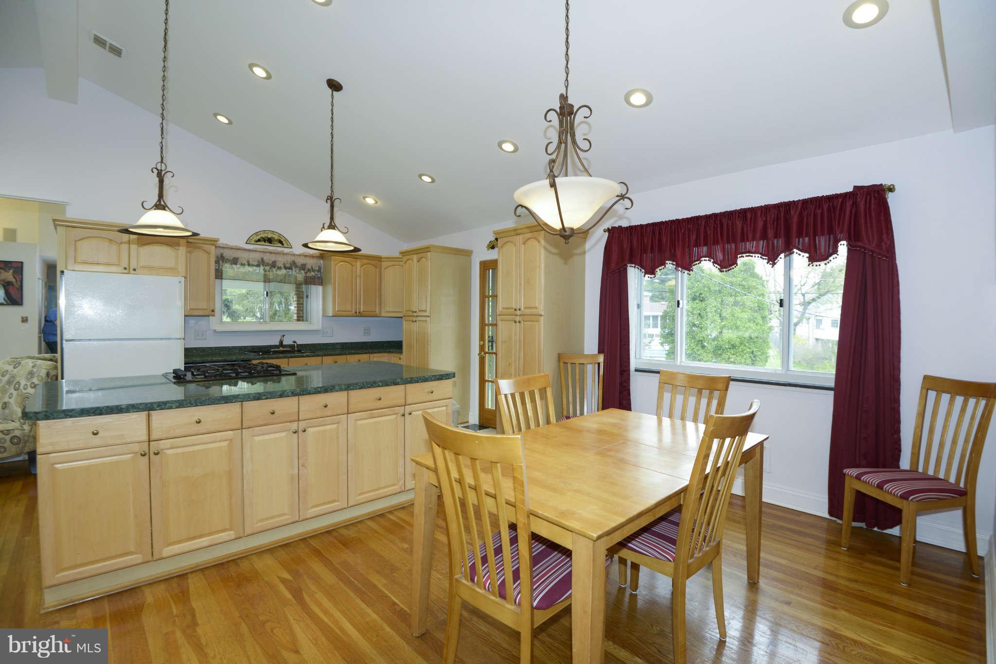 1206 Redcliffe Road Baltimore, MD 21228 - Photo 10 of 24 Dining Room