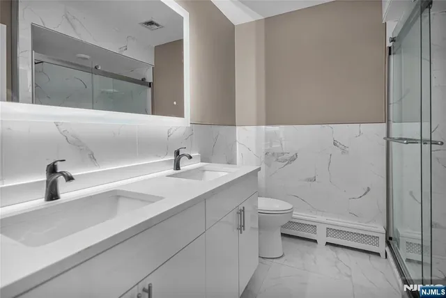 $4,300 | 75 West Columbia Avenue, Unit 2, Palisades Park, NJ 07650