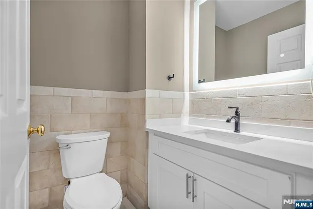 $4,300 | 75 West Columbia Avenue, Unit 2, Palisades Park, NJ 07650