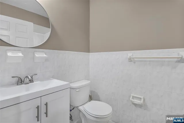 $4,300 | 75 West Columbia Avenue, Unit 2, Palisades Park, NJ 07650