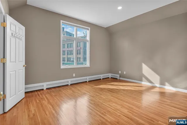 $4,300 | 75 West Columbia Avenue, Unit 2, Palisades Park, NJ 07650