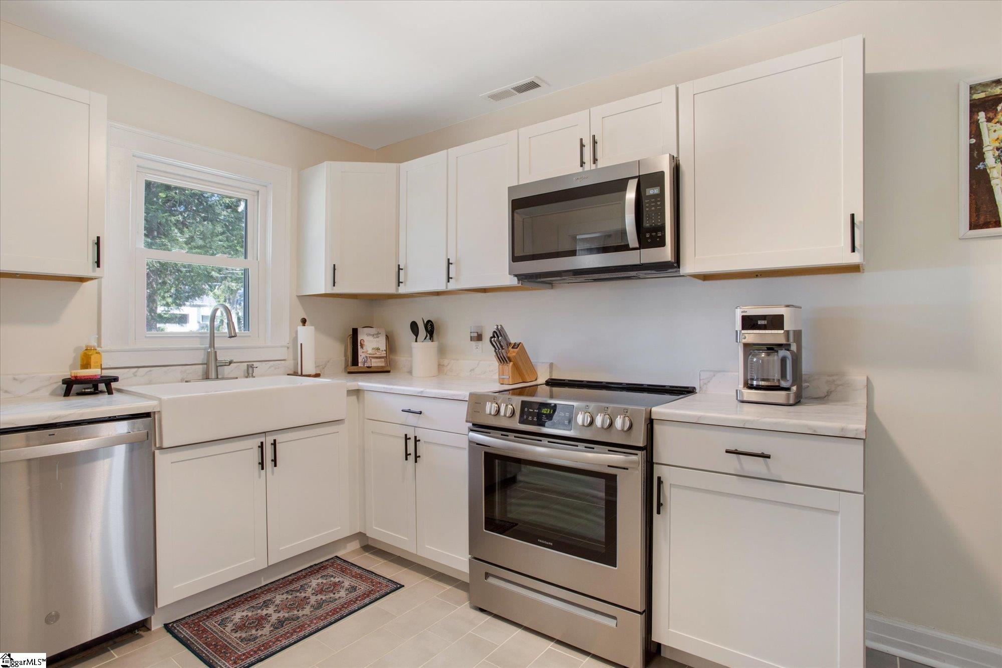 202 Donnan Road Taylors, SC 29687 - Photo 5 of 26 Gallery Image 5