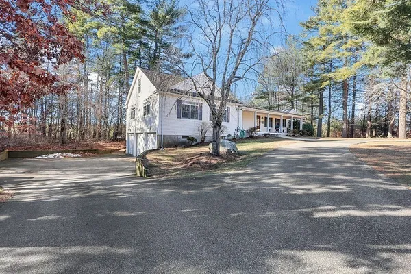 a street view with residential house