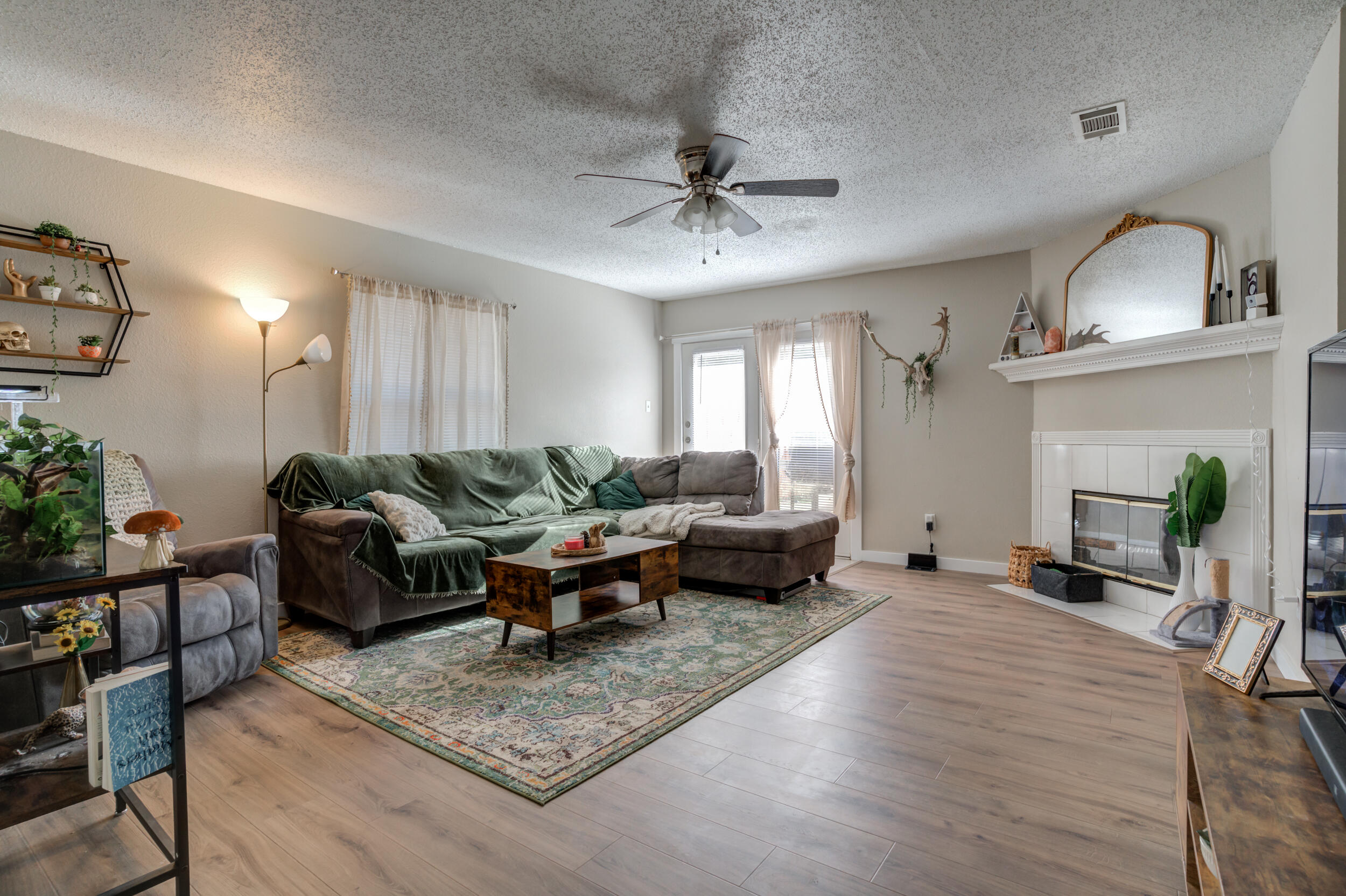 8406 Canton Avenue Lubbock, TX 79423 - Photo 8 of 25 a living room with furniture