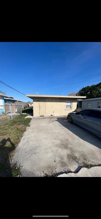 810 North 17th Street Fort Pierce, FL 34950 - Photo 3 of 3 a view of outdoor space and yard