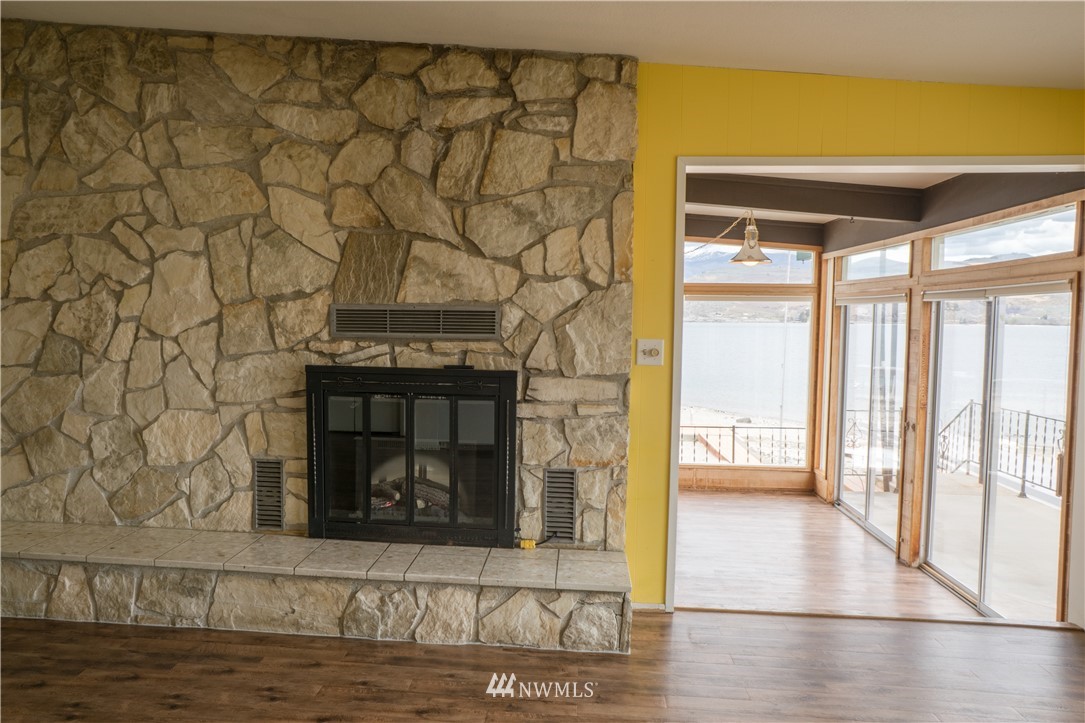 760 South Lakeshore Road Chelan, WA 98816 - Photo 12 of 21 Gallery Image 12