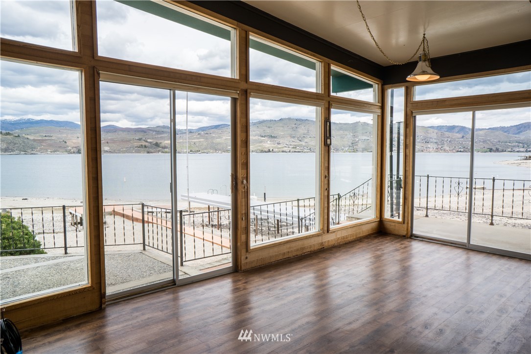 760 South Lakeshore Road Chelan, WA 98816 - Photo 14 of 21 Gallery Image 14