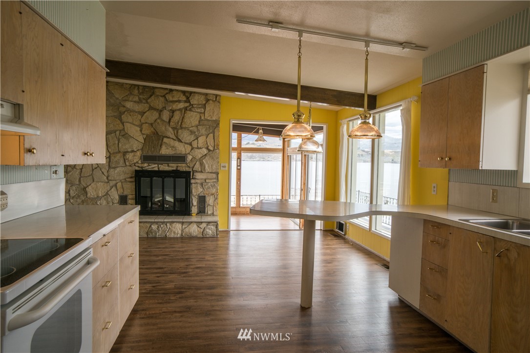 760 South Lakeshore Road Chelan, WA 98816 - Photo 16 of 21 Gallery Image 16