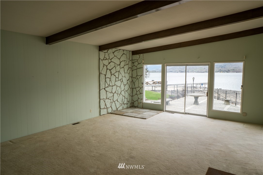 760 South Lakeshore Road Chelan, WA 98816 - Photo 17 of 21 Gallery Image 17