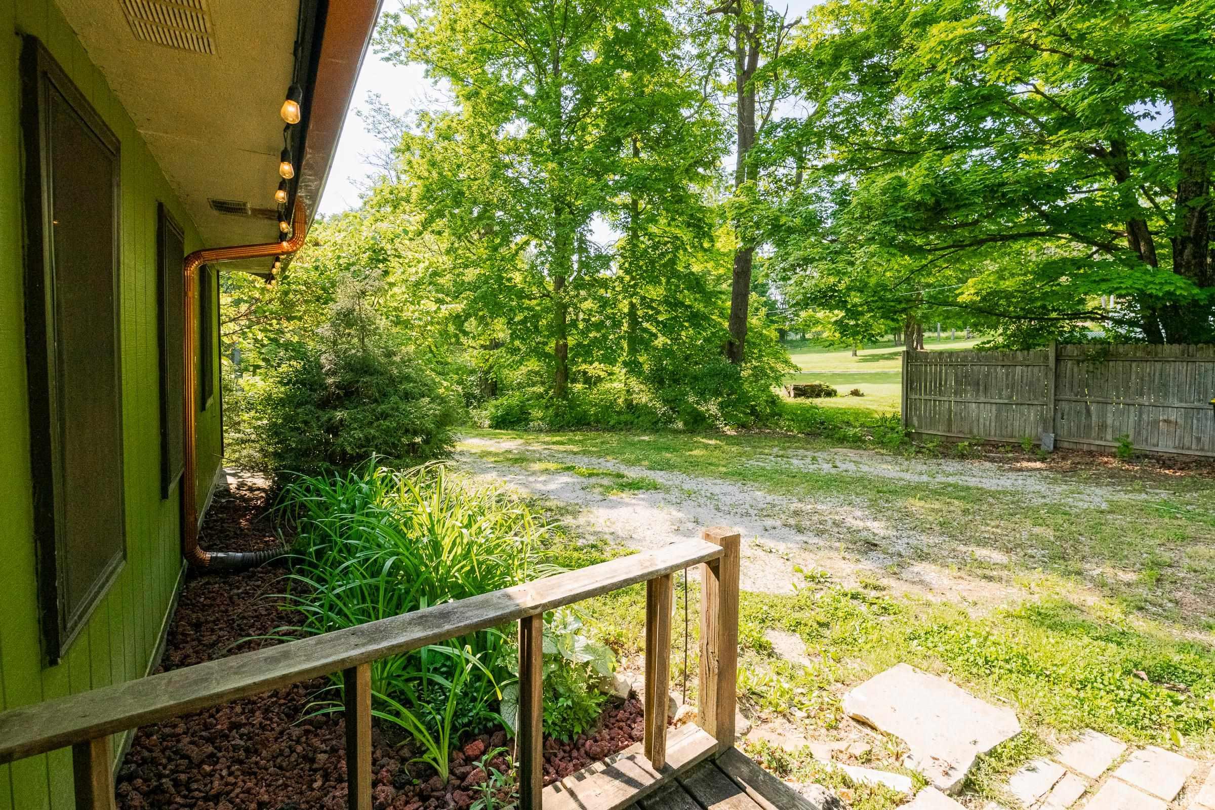 4060 North Hinkle Road Bloomington, IN 47408 - Photo 4 of 34