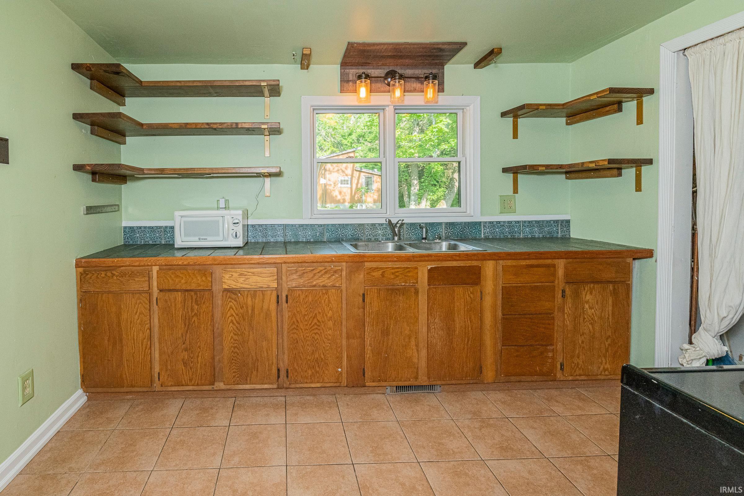 4060 North Hinkle Road Bloomington, IN 47408 - Photo 5 of 34