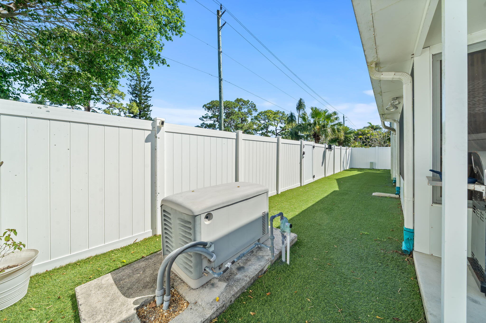 5197 Rosen Boulevard Boynton Beach, FL 33472 - Photo 28 of 35 Whole Home Generator
