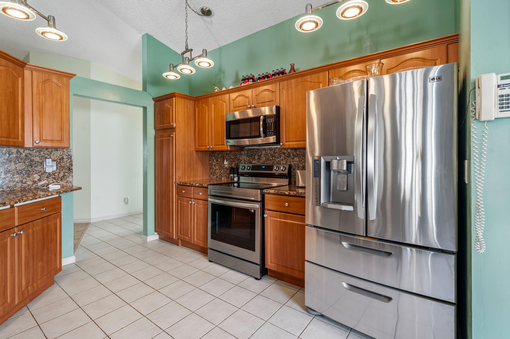 5197 Rosen Boulevard Boynton Beach, FL 33472 - Photo 10 of 35 Updated Kitchen