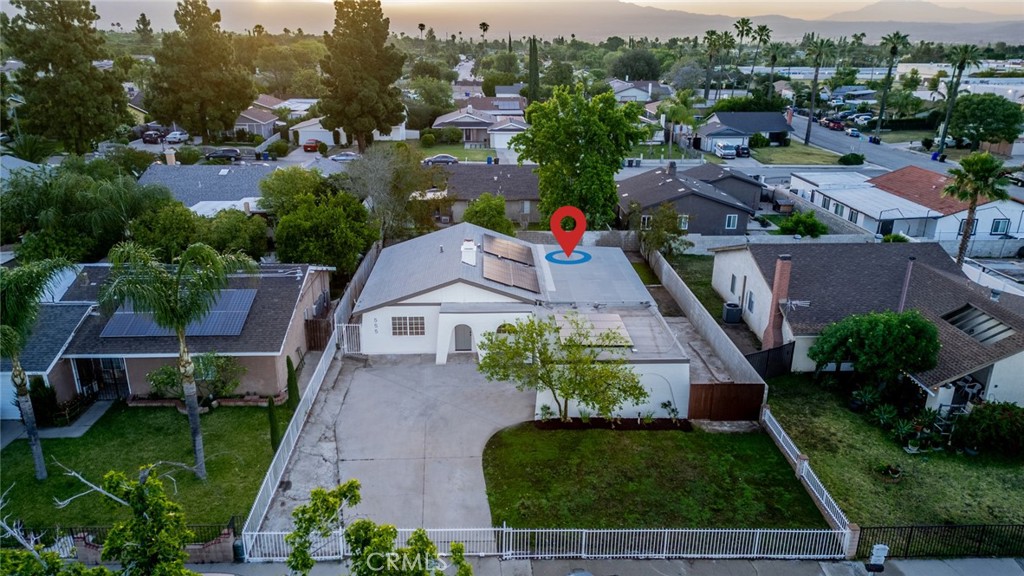 555 North Chestnut Avenue Rialto, CA 92376 - Photo 33 of 33 an aerial view of multiple houses with yard