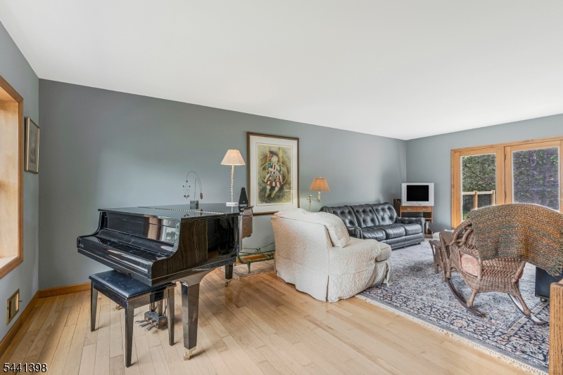 19 Renfro Road Somerset, NJ 08873 - Photo 8 of 45