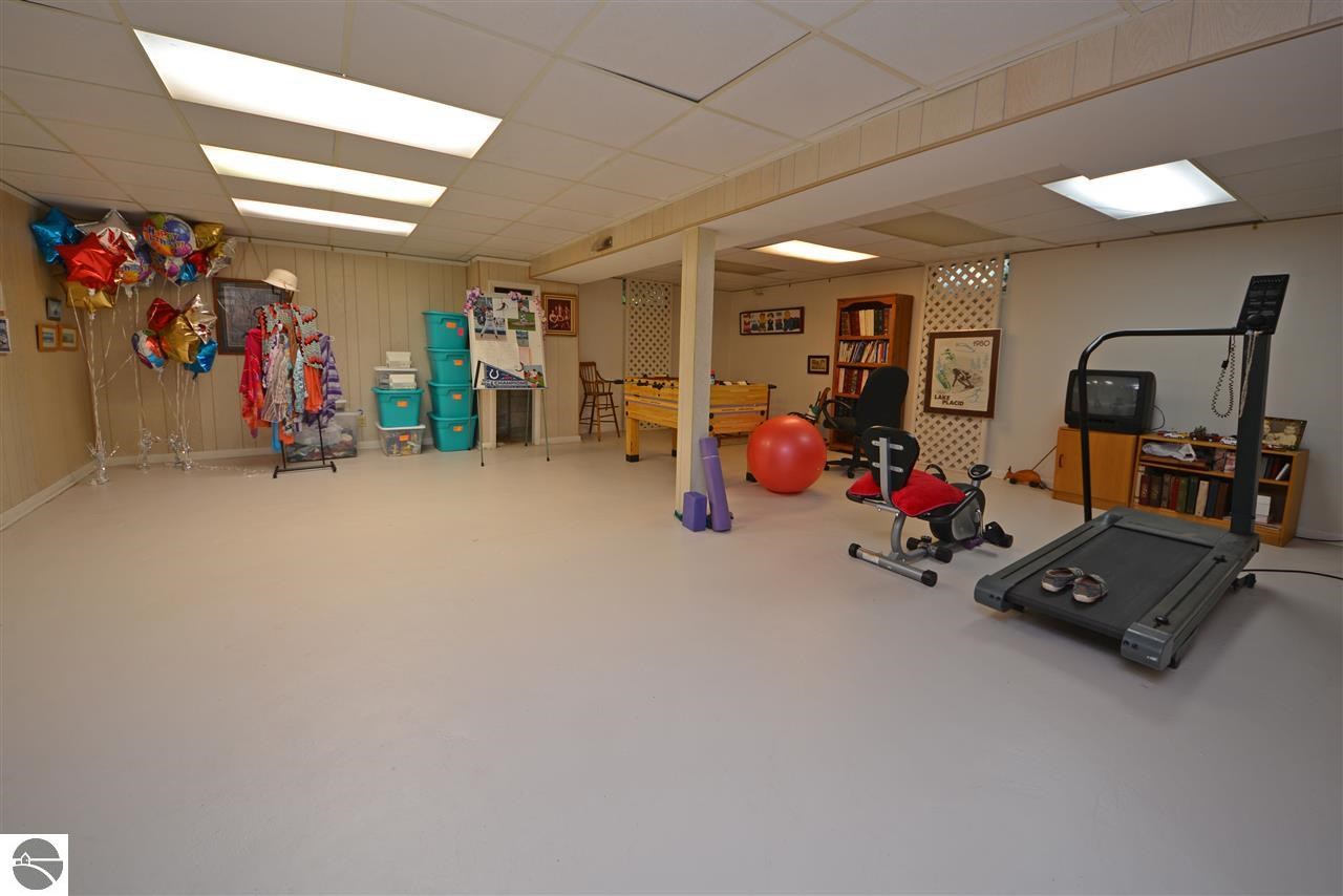 610 Bloomfield Road Traverse City, MI 49686 - Photo 29 of 56 1797226-28.JPG
