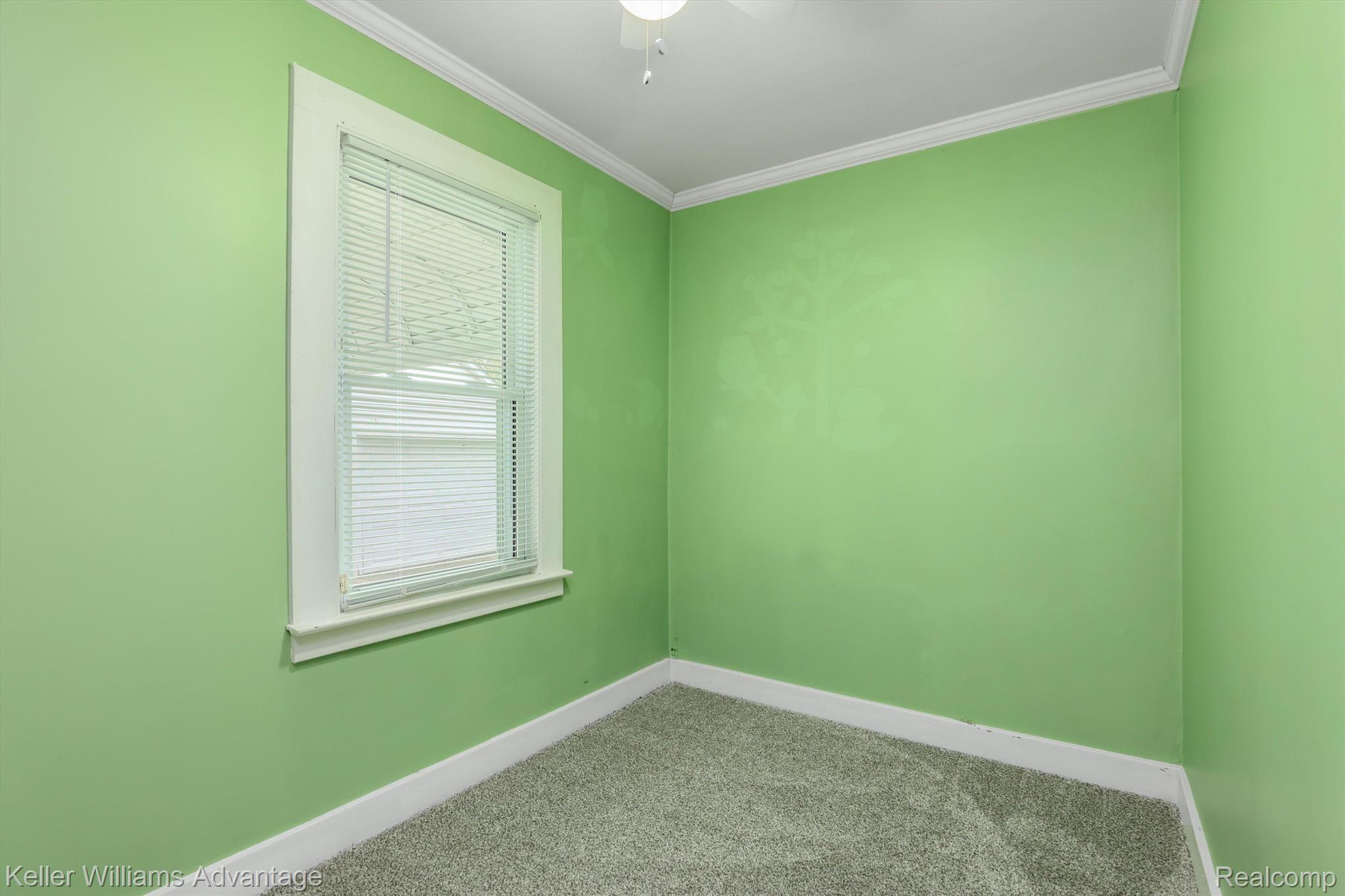 1832 Manse Road Waterford, MI 48328 - Photo 14 of 30 Bedroom 1 with crown molding