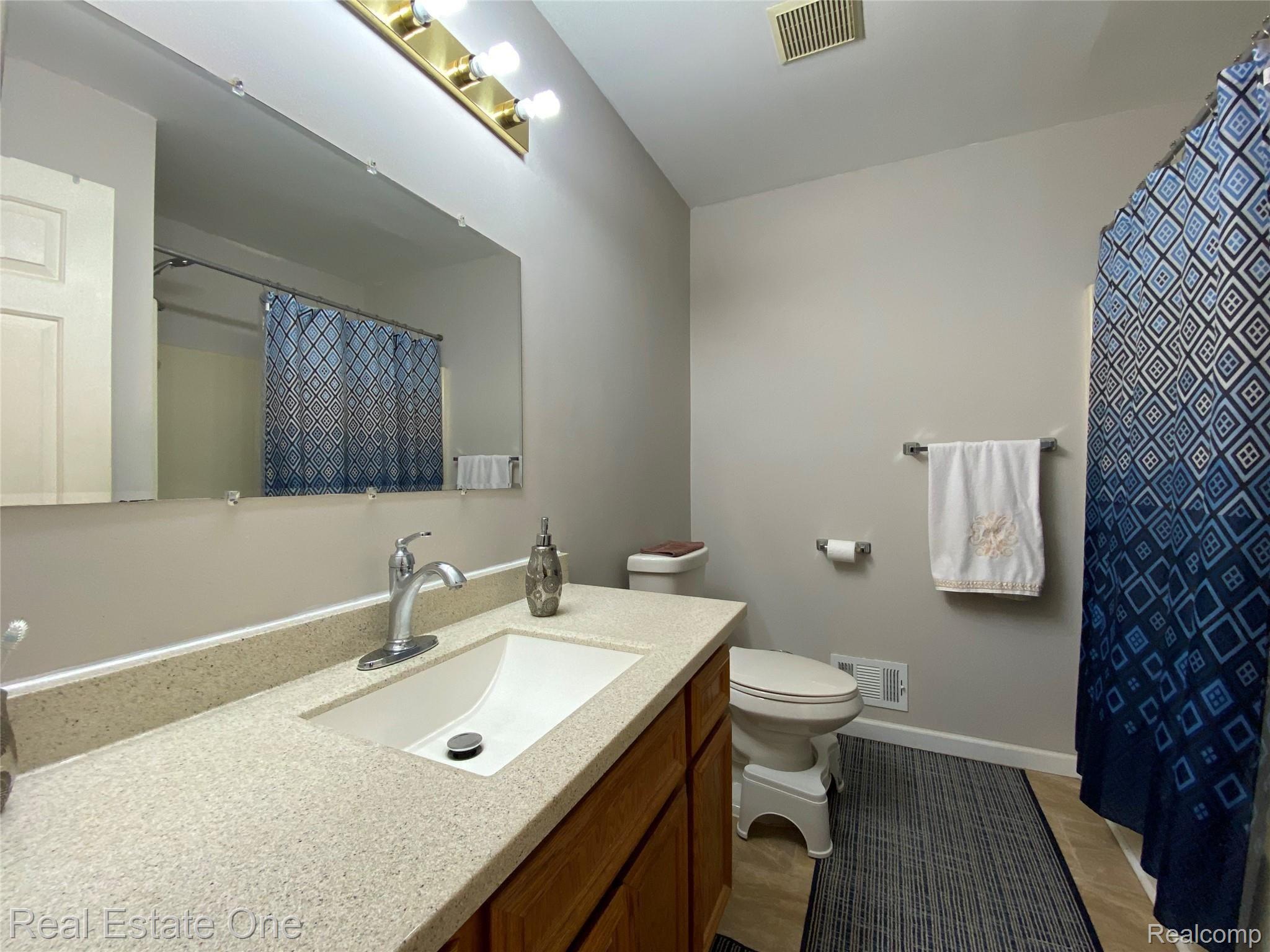5037 East 11 Mile Road Warren, MI 48092 - Photo 17 of 34 IMG-9879 (1).jpg