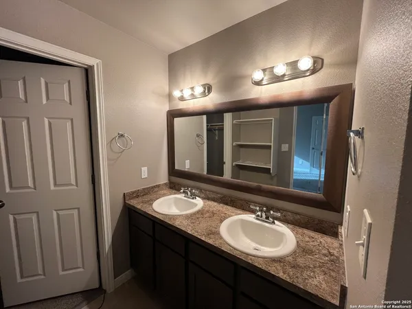 $1,795 | 8807 Arabian King, Converse, TX 78109
