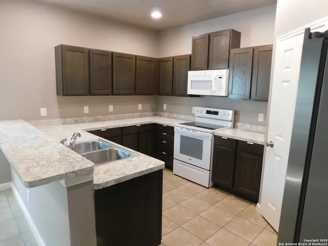 $1,795 | 8807 Arabian King, Converse, TX 78109
