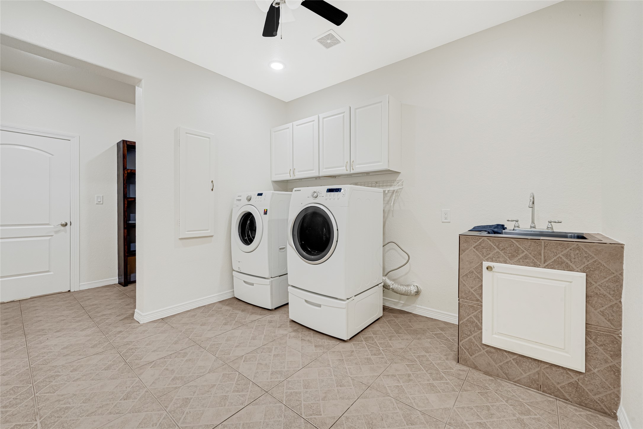 404 Moss Street Houston, TX 77009 - Photo 33 of 39 a utility room with dryer and washer