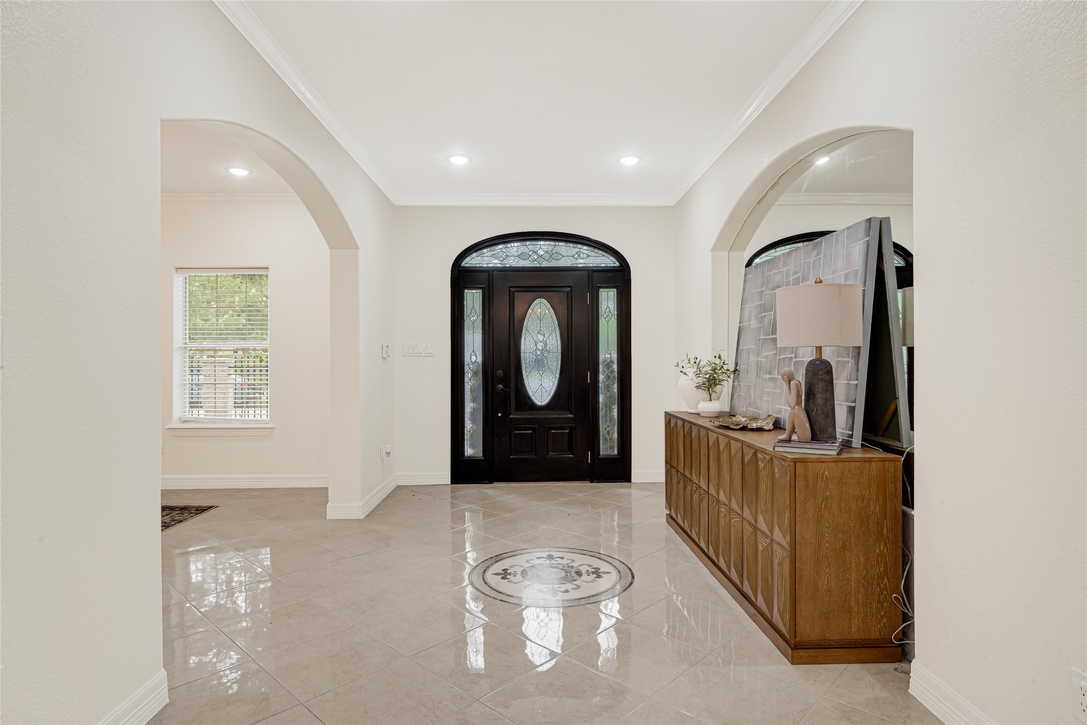 404 Moss Street Houston, TX 77009 - Photo 6 of 39 a view of a livingroom with furniture and mirror