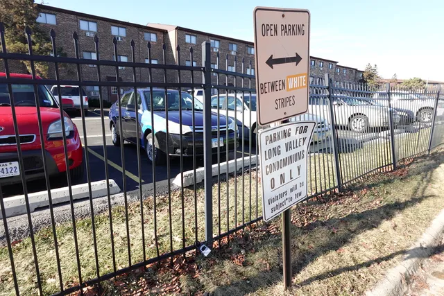 $149,000 | 1424 Carol Court, Unit 3A, Palatine, IL 60074