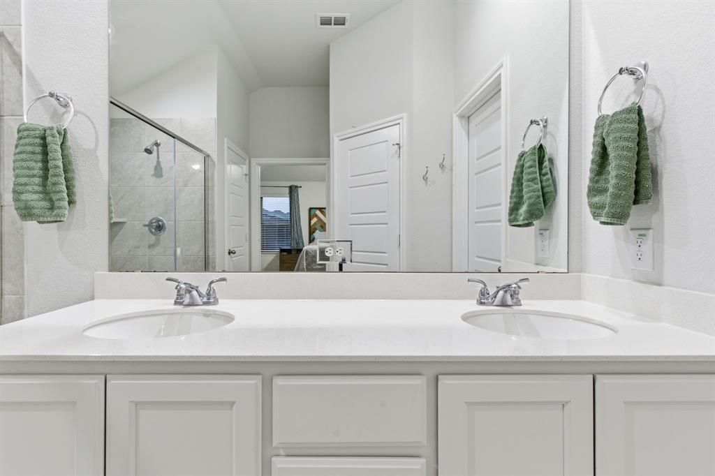 437 Falcon Way Azle, TX 76020 - Photo 25 of 40