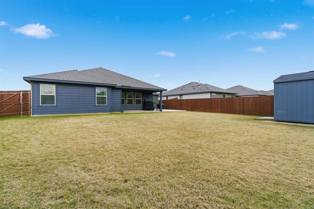 437 Falcon Way Azle, TX 76020 - Photo 36 of 40