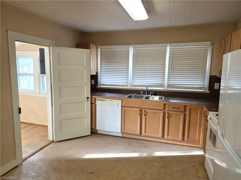 816 Banner Street Mount Airy, NC 27030 - Photo 6 of 20