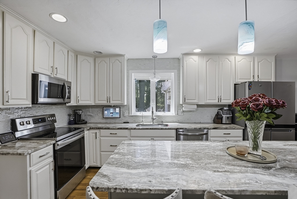 88 Northbridge Street Mendon, MA 01756 - Photo 17 of 41