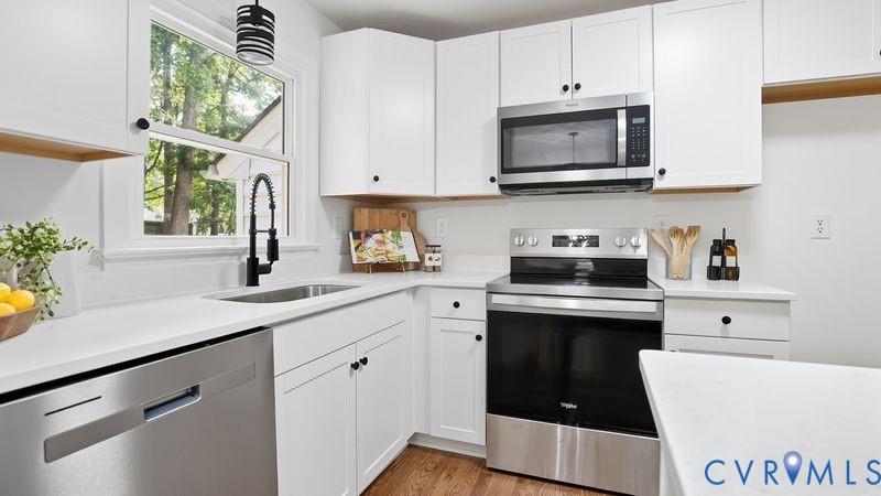 12601 Eagle Ridge Road Henrico, VA 23233 - Photo 13 of 50 Kitchen featuring stainless steel appliances, whit