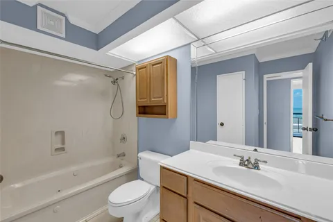 $425,000 | 5220 Seawall Boulevard, Unit 1034, Galveston, TX 77551