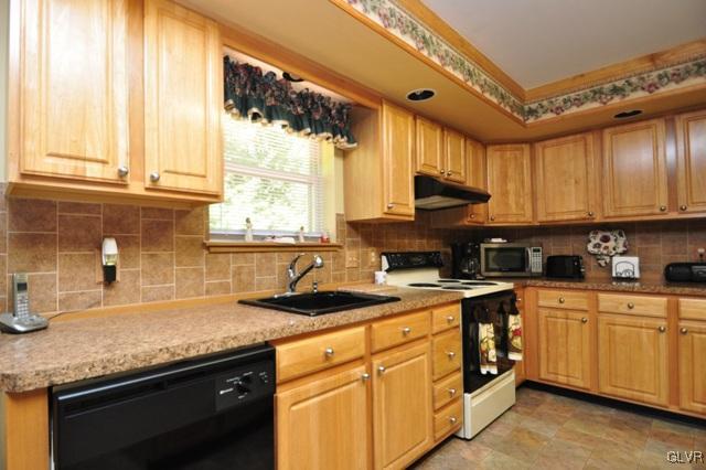 1240 Glenbrook Road Bartonsville, PA 18321 - Photo 8 of 50 Gallery Image 8