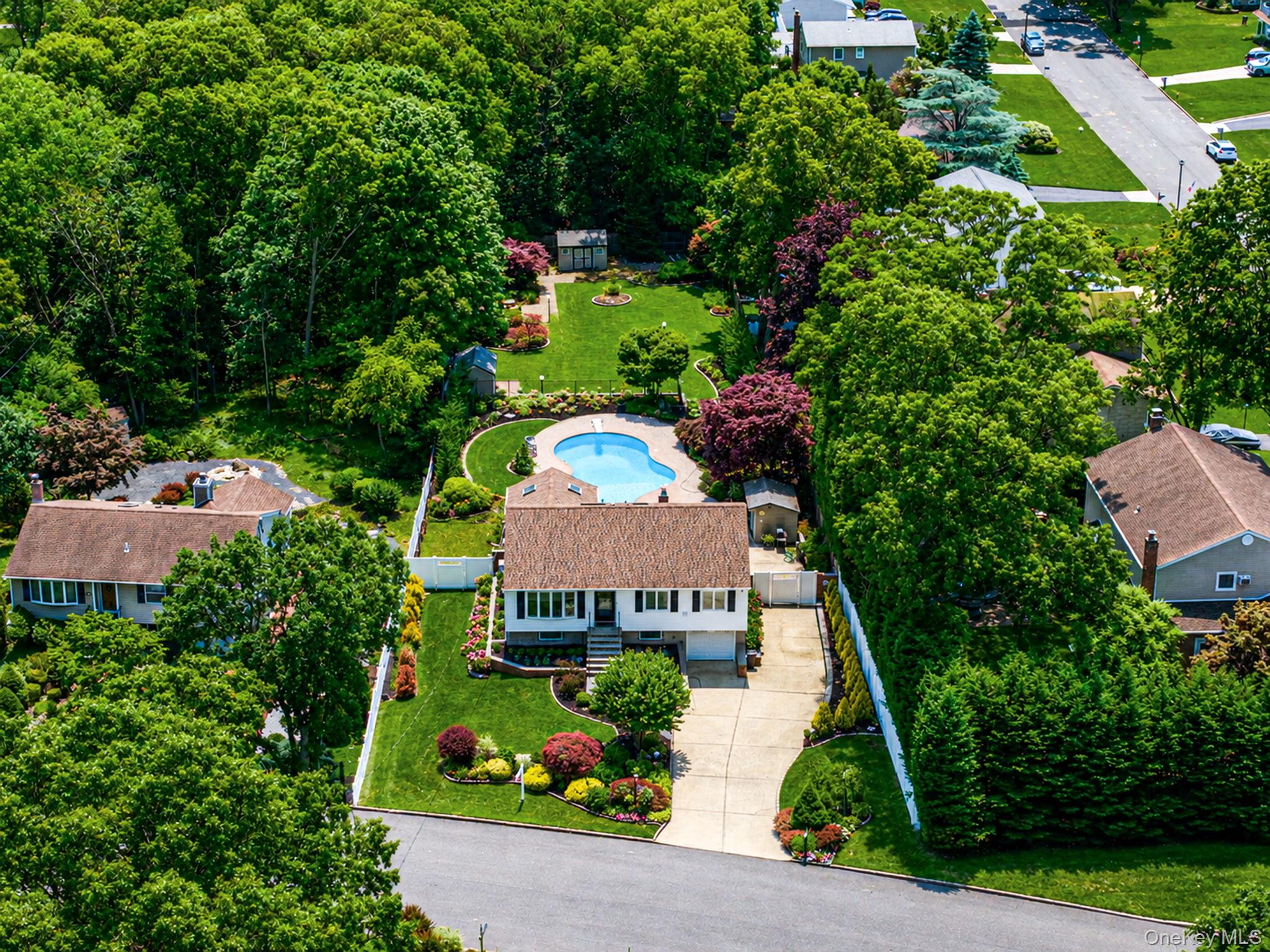 22 Milburn Road Centereach, NY 11720 - Photo 30 of 36 Gallery Image 30