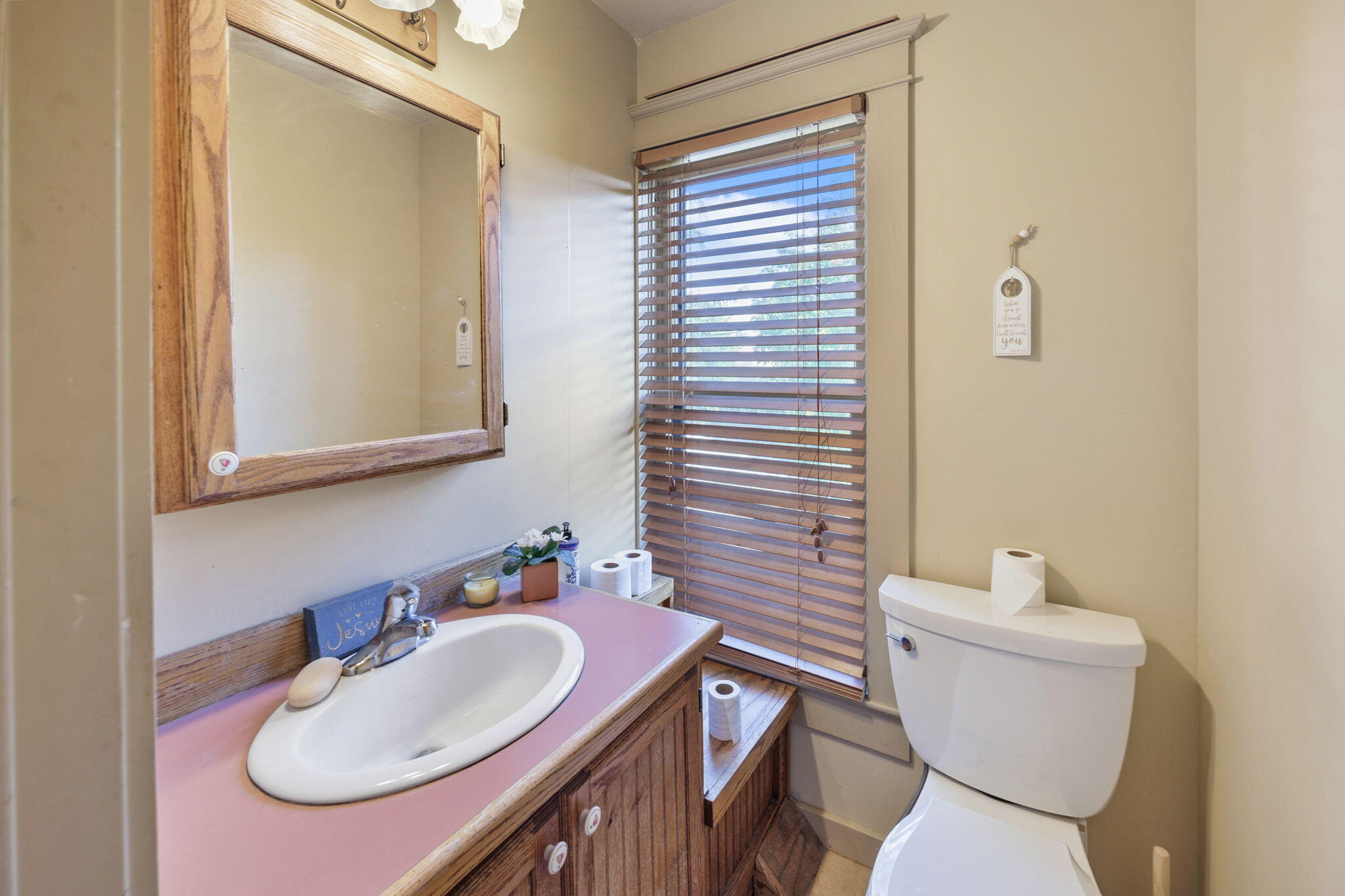 75 Wimer Street Ashland, OR 97520 - Photo 25 of 44 a bathroom with a sink toilet and mirror
