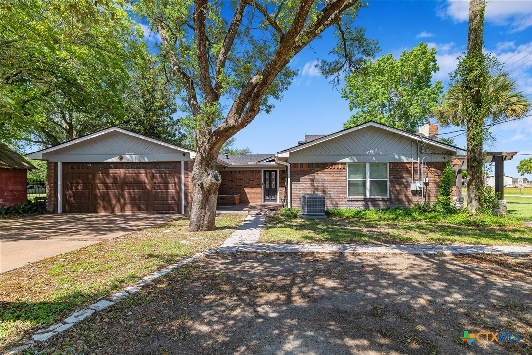 20 Hambleton Road Victoria, TX 77905 - Photo 2 of 48 a front view of a house with a yard
