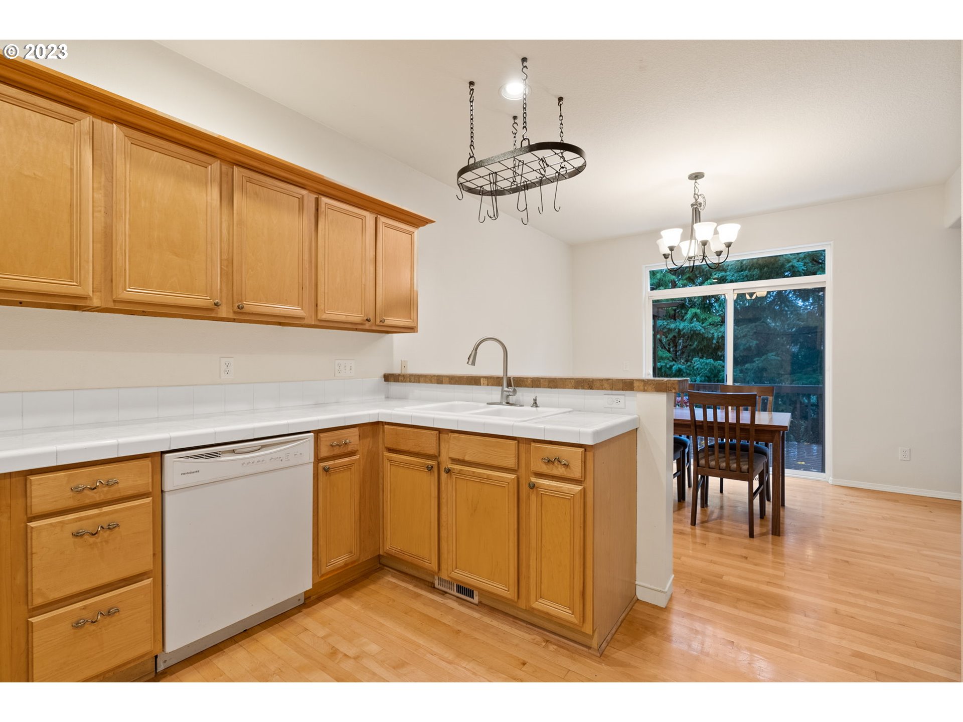 3729 Southwest Stephenson Street Portland, OR 97219 - Photo 5 of 47 Gallery Image 5